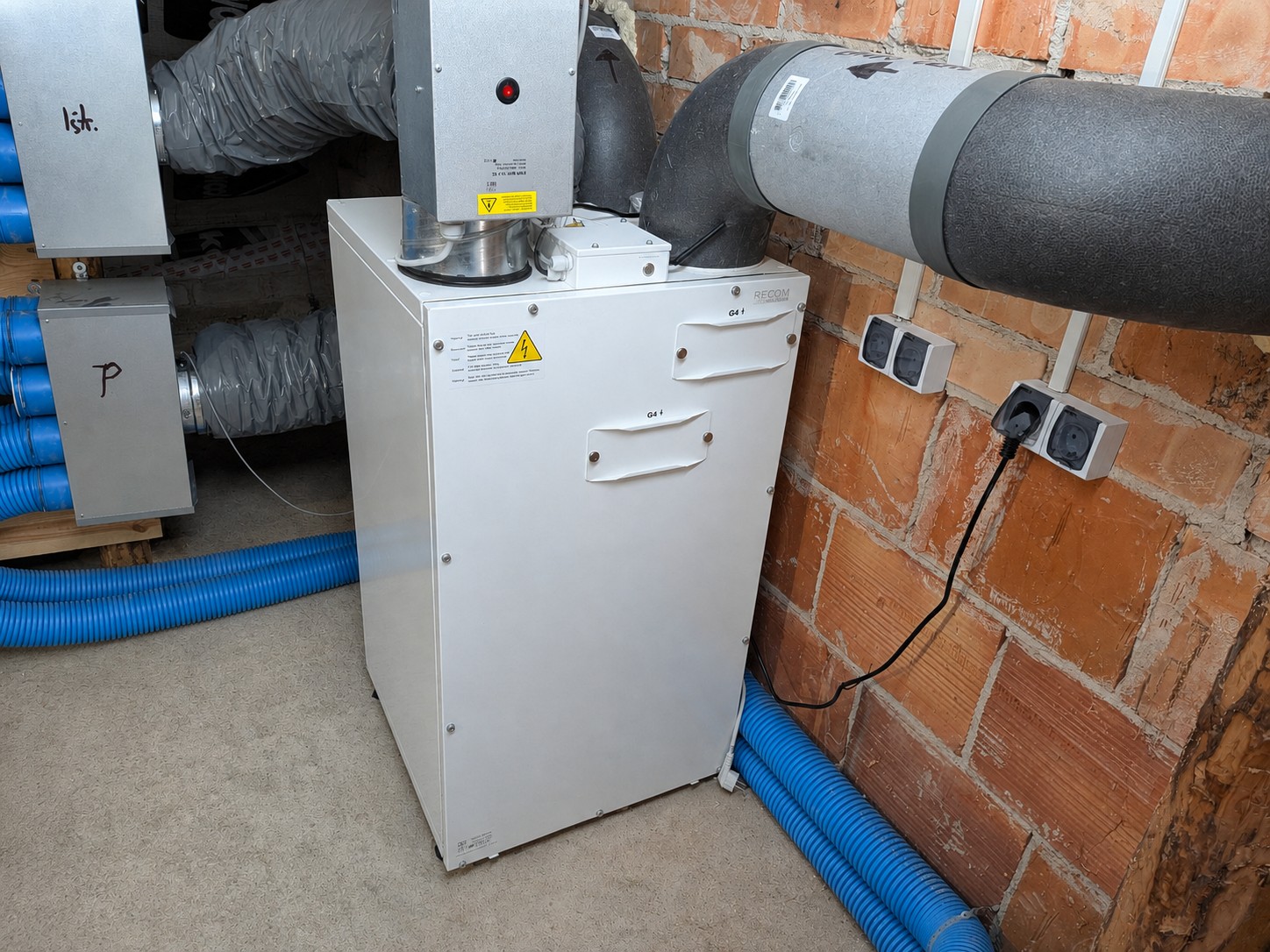 Closed heat-recovery ventilation unit